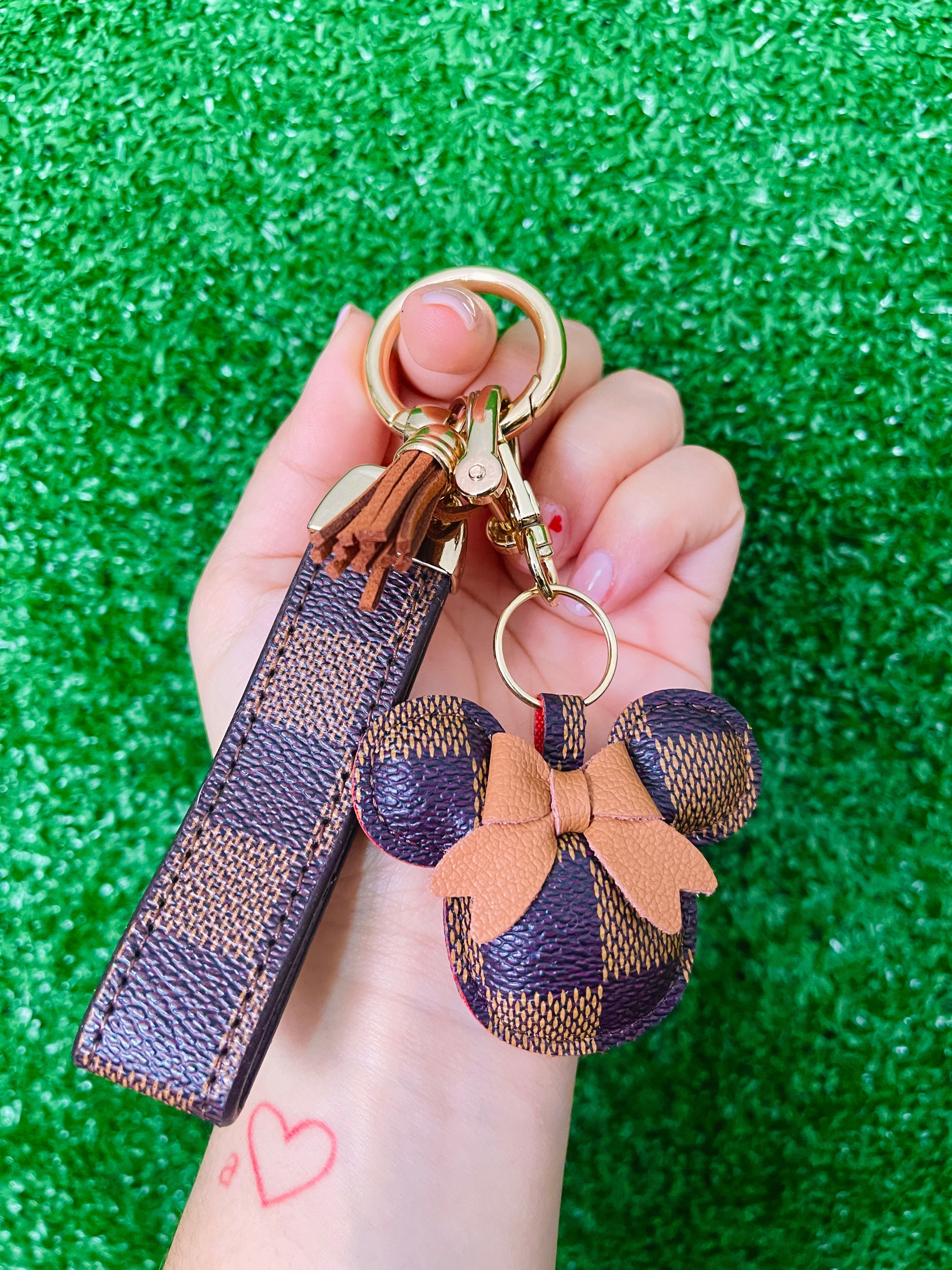 Louis vuitton best sale keyring minnie mouse